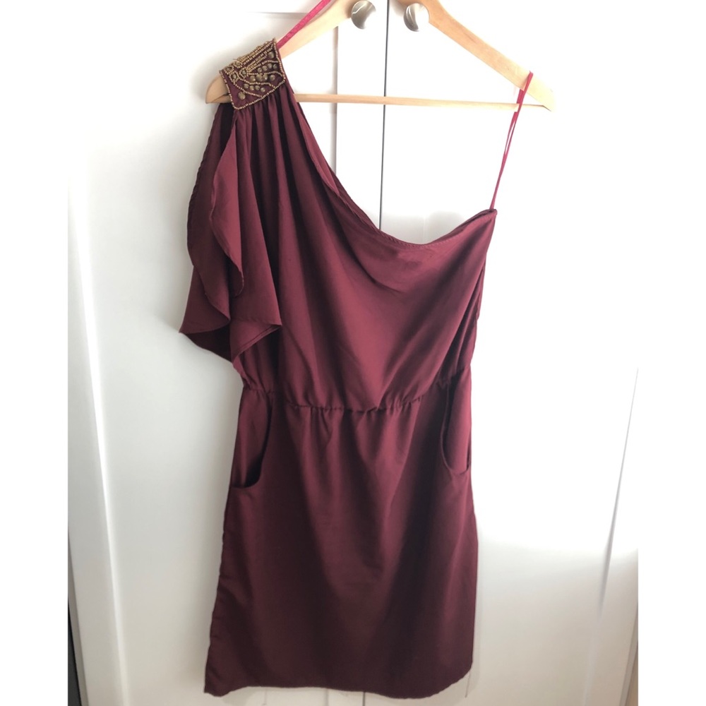 Burgundy dress with pockets.